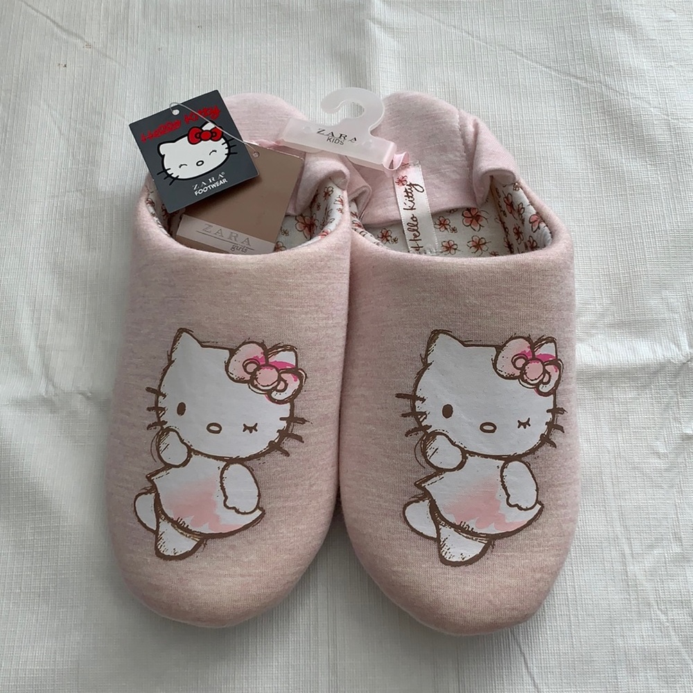 NEW/ Zara Hello Kitty house slippers